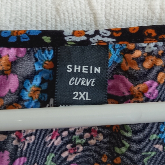 SHEIN Ditsy Floral Print Blouse Colorful Ruffle Cute Boxy Plus Size Flowy 2x - Picture 5 of 8